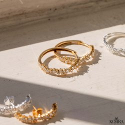 "Mikami" unikke guld hoops (large) med hvide sten