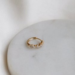 "Mikami" 18 karat forgyldt hoop med sten, 1 stk (Medium)