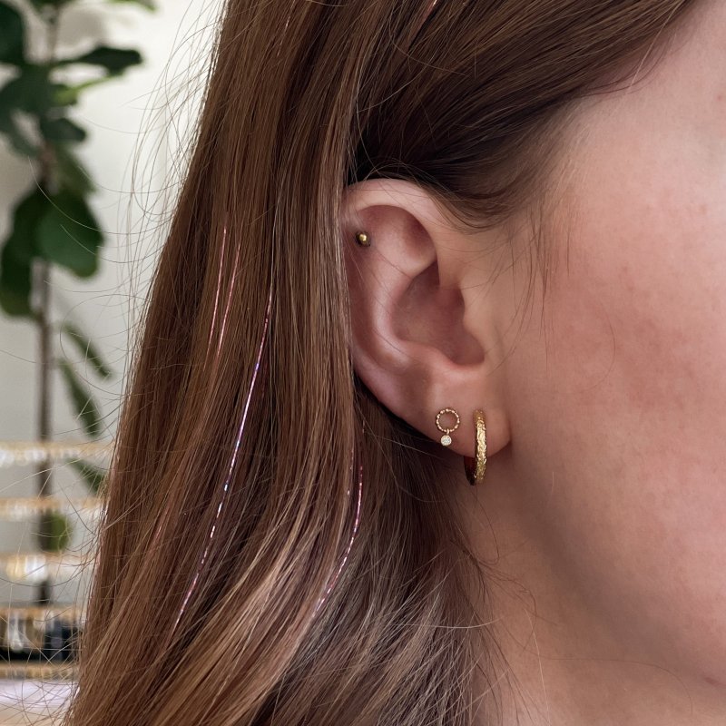 "Cordelia" sm� guld �reringe med vedh�ng