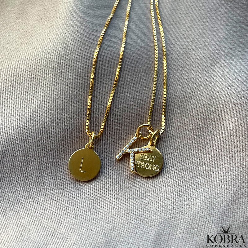 Mini ID tag / amulet i guld inklusiv din personlige gravering