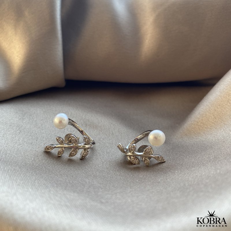"Miranda" earrings in sterling silver shaped like leaves with stones and pearls