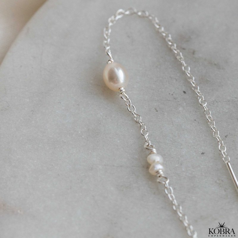 "Monaco" perle retrde i  slv med hvide ferskvandsperler