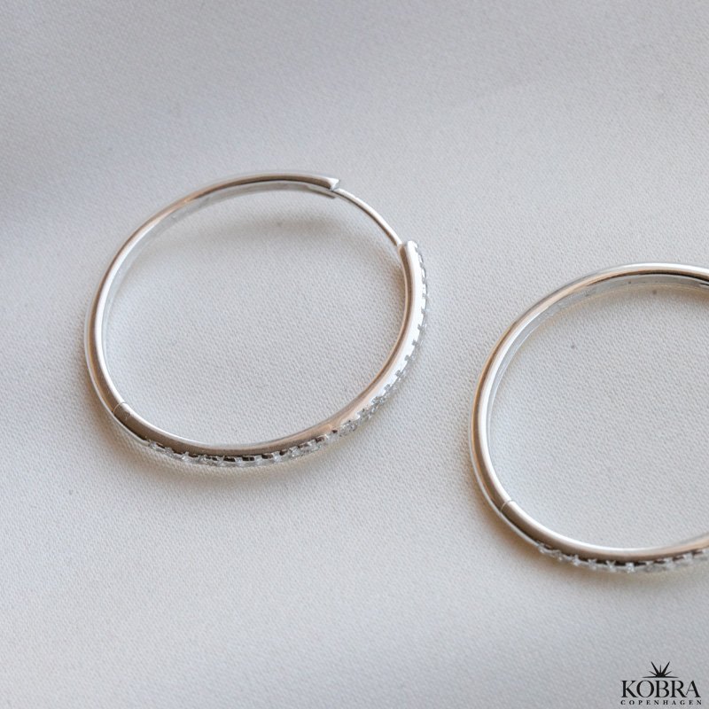 "Monica" store hoops med sten i slv