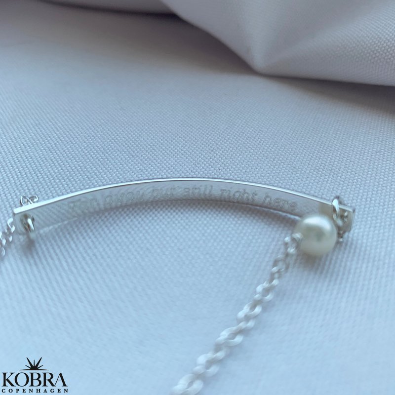 "Montana" silver bracelet with plate and white freshwater pearl, including engraving