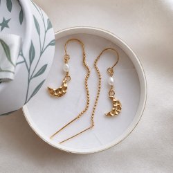 "Moon" guld �reringe med perle og hammersl�et m�ne