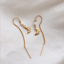 "Moon" guld �reringe med perle og hammersl�et m�ne