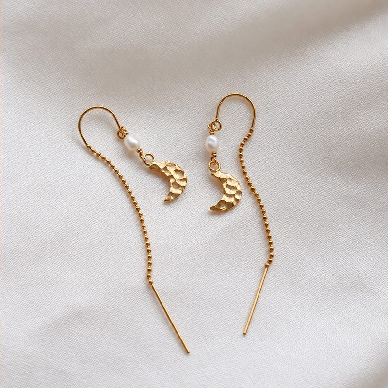 "Moon" guld �reringe med perle og hammersl�et m�ne