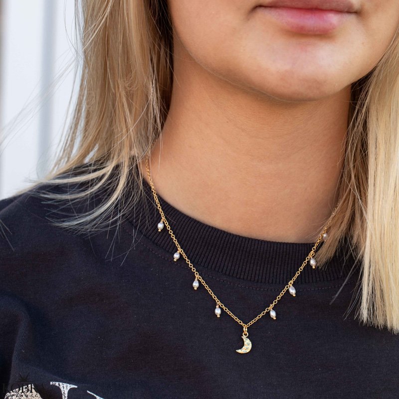 "Moon" gold necklace with pearls and hammered moon