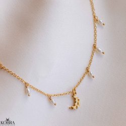 "Moon" gold necklace with pearls and hammered moon