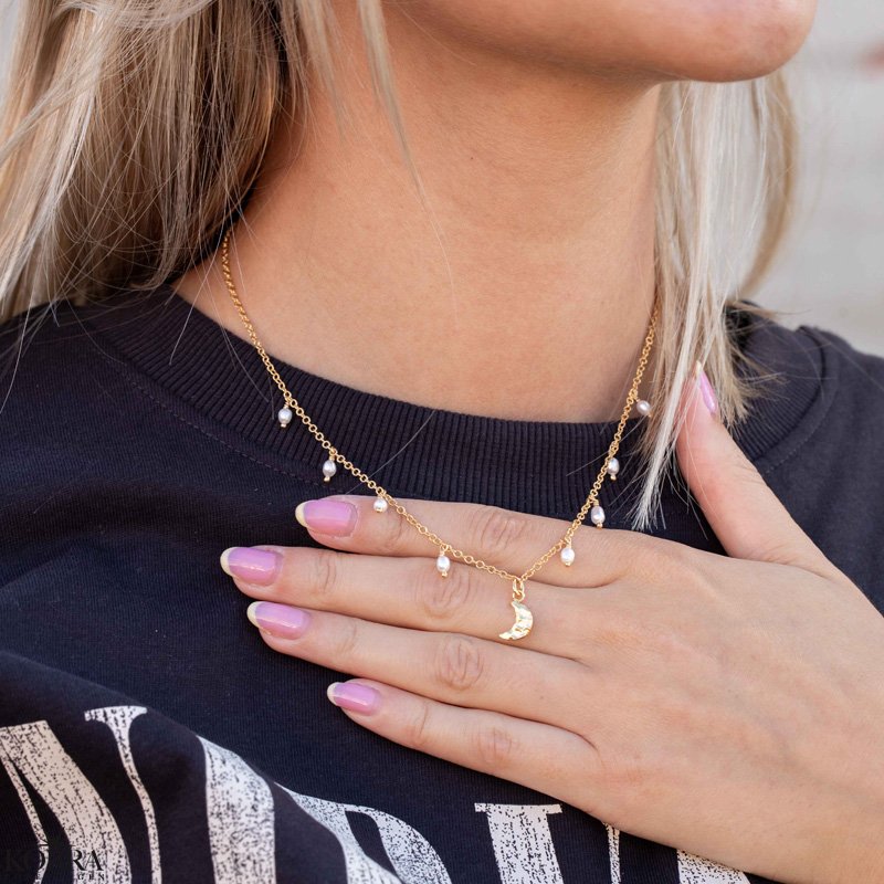 "Moon" gold necklace with pearls and hammered moon