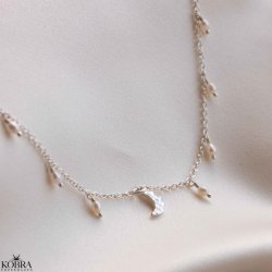 "Moon" slvhalskde med perler og hammerslet mne