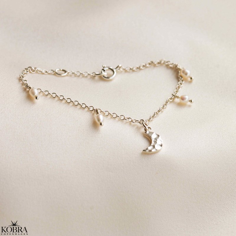 "Moon" silver bracelet with hammered moon and pearls