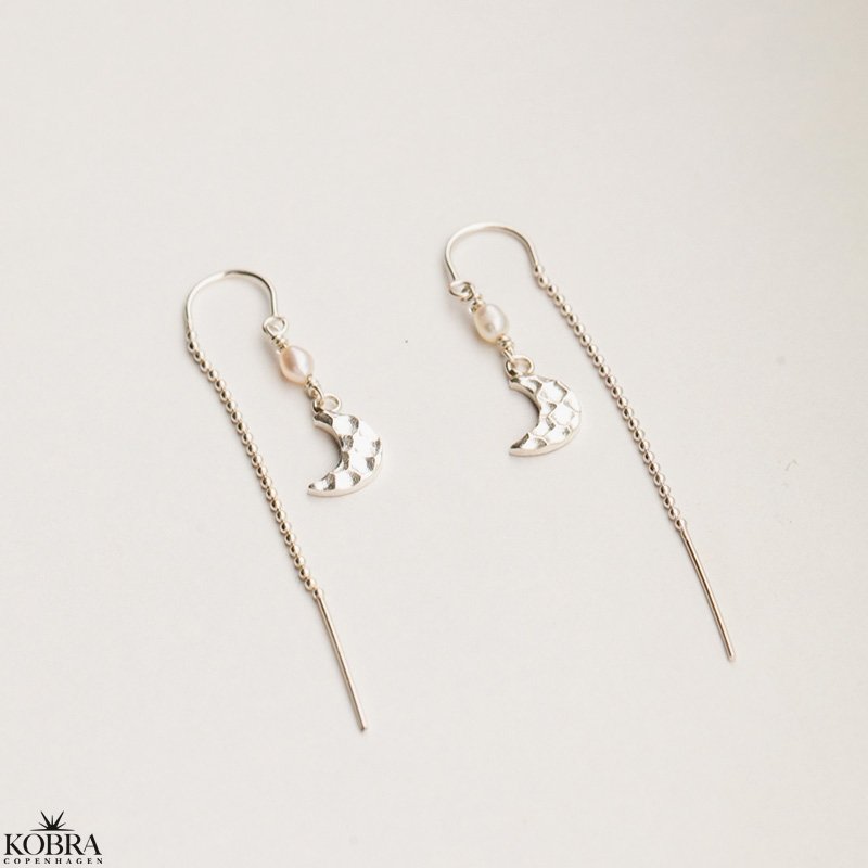 "Moon" slv reringe med perle og hammerslet mne