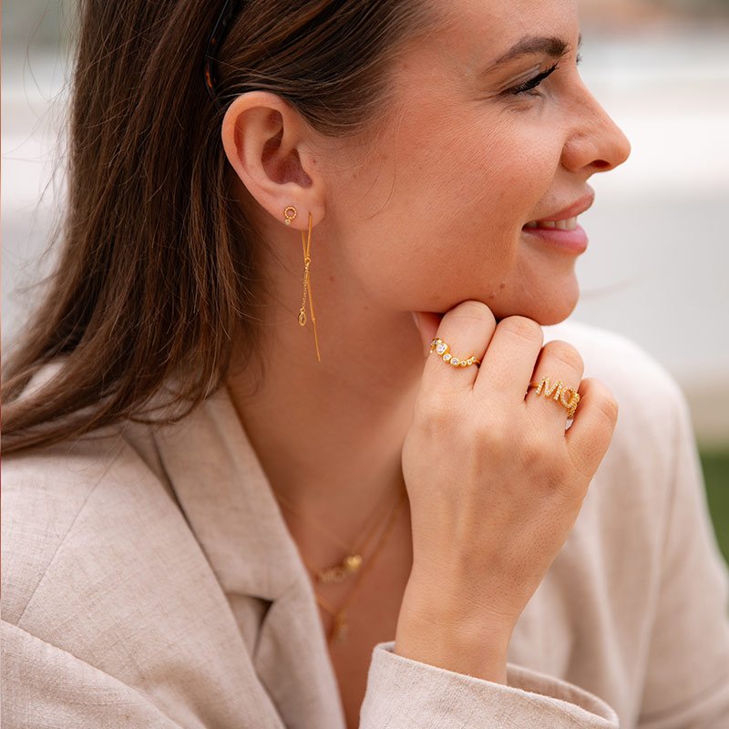 "Solenne" 18 karat forgyldt b�lget ring med hvide sten