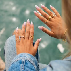 "Mor" gold ring with zirconia stone for mom