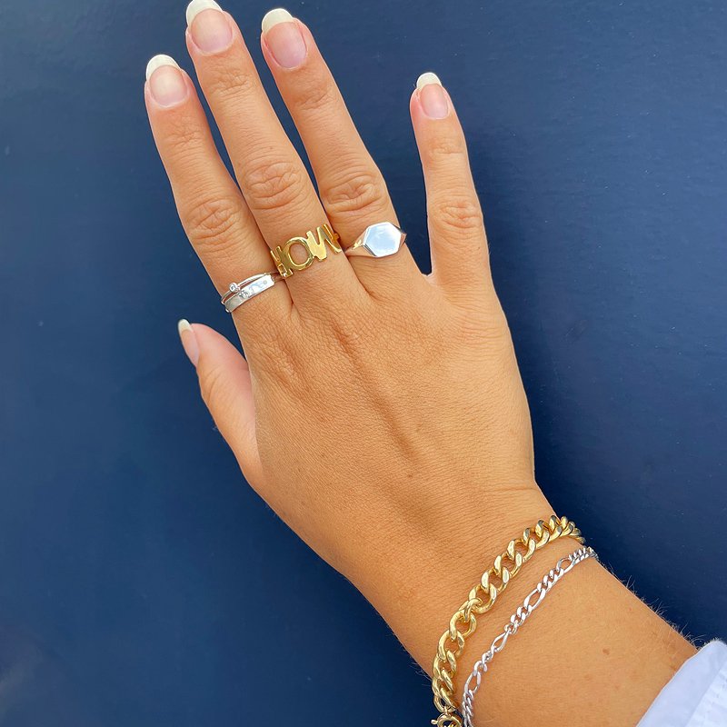 "Rivia" slv ring med hvid zirkonia og personlig gravering