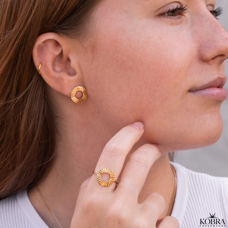 "Morning Sun" guld reringe med riflet struktur