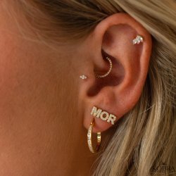 "MOR" �reringe i guld med smukke hvide sten