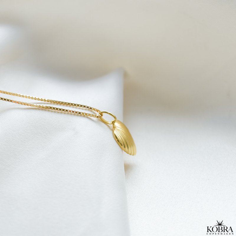 " Merlia" hjerte halskde med musling i guld