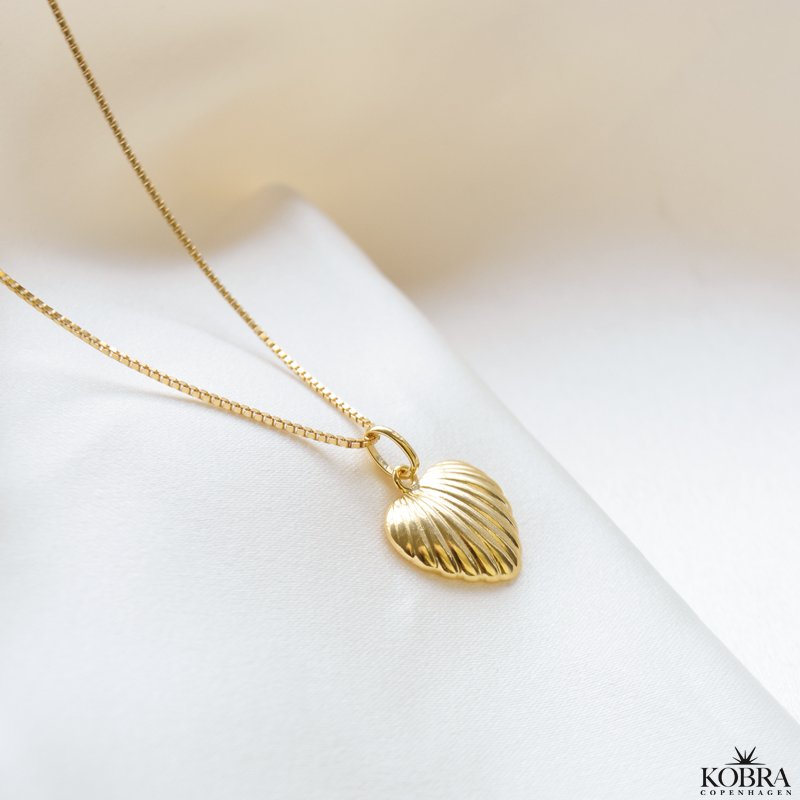 " Merlia" hjerte halskde med musling i guld