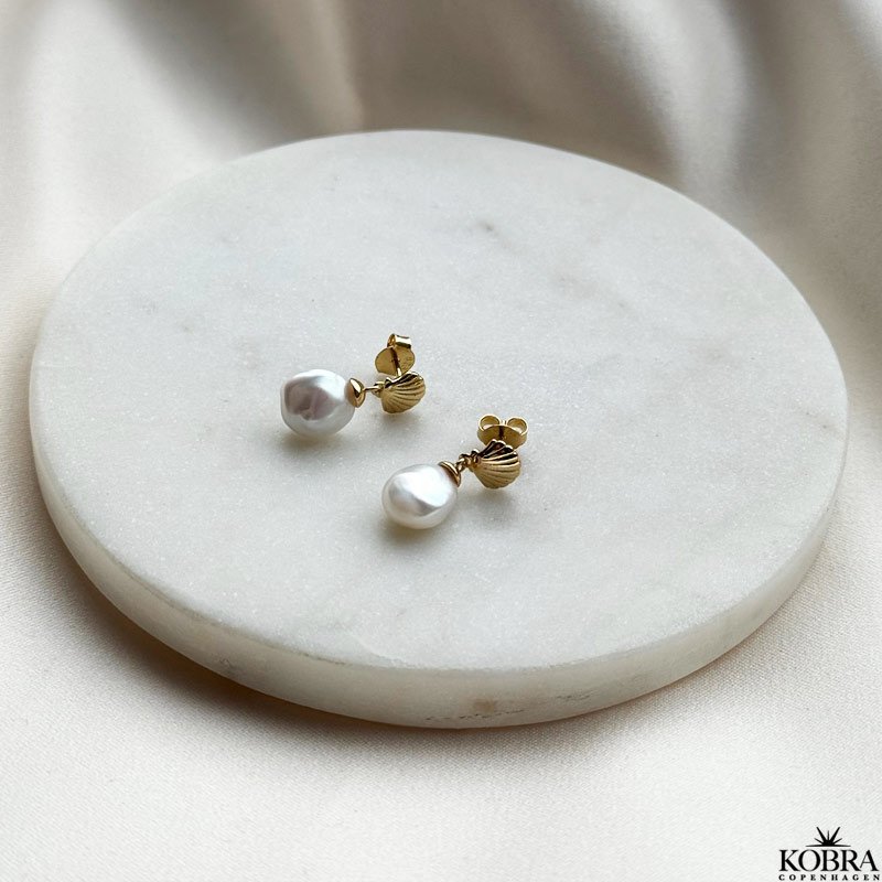 "Rosella" gold earrings with freshwater pearls
