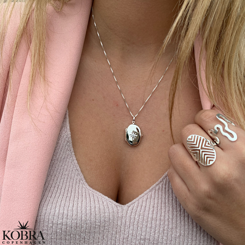 "Victory Hollow" V ring in silver