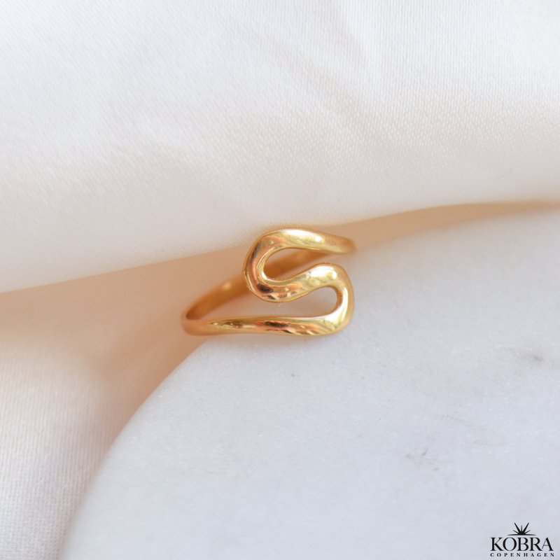 "Naia" vgig ring i guld