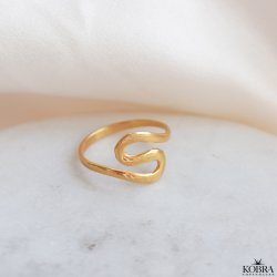 "Naia" blget ring i guld