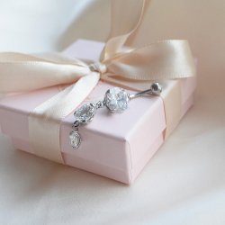 "Melinda" navlepiercing med zirkonia