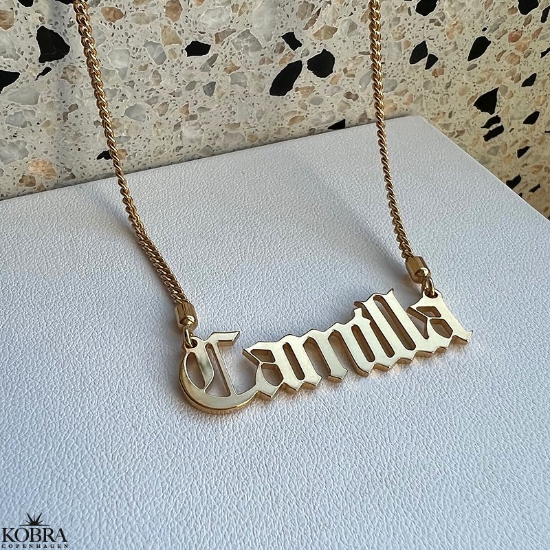 "Bronx" 18 karat forgyldt navnehalskde med dit navn samt 2mm. panzerkde