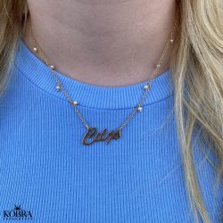 "Milano" hndlavet guld navnehalskde med sm hvide ferskvandsperler