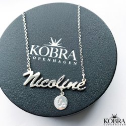 Namnhalsband i sterlingsilver med ditt eget stjärntecken