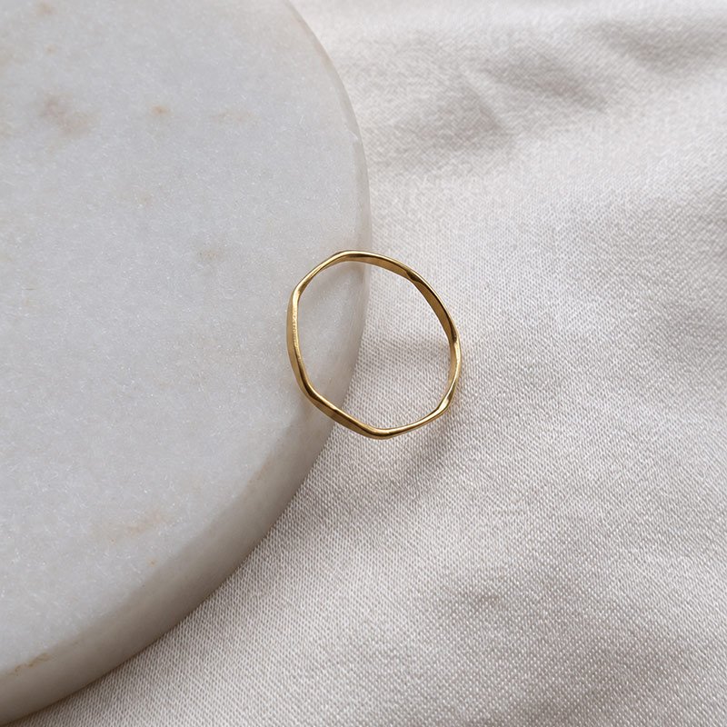 "Nikoline" 18 karat forgyldt ring med facetter