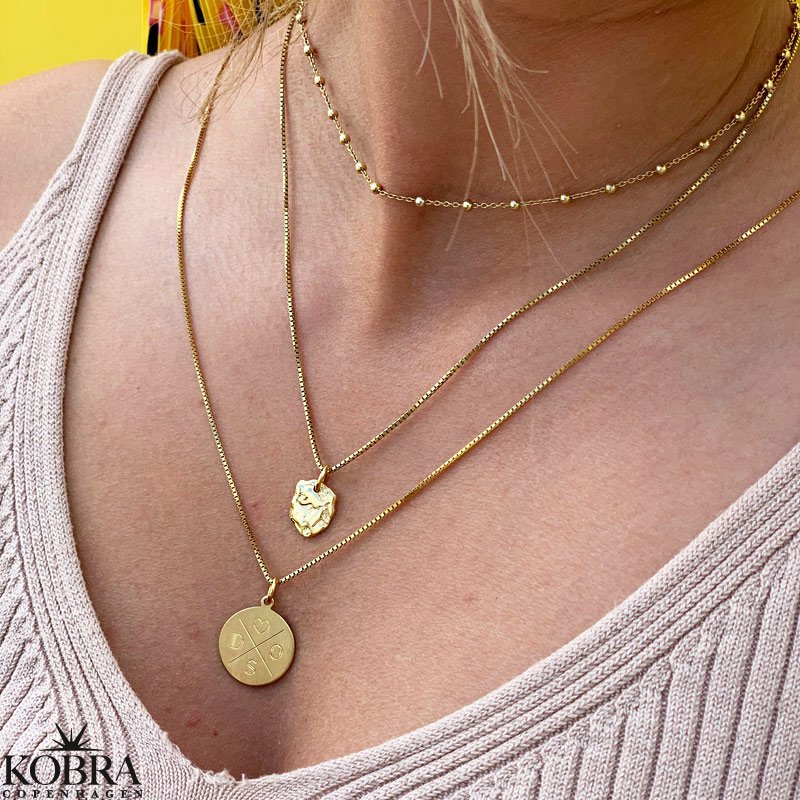 "Nugget" halskde i forgyldt med fine detaljer 