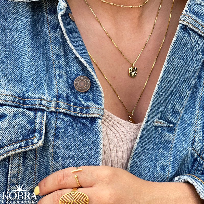 "Nugget" halskde i forgyldt med fine detaljer 