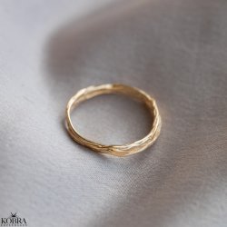 "Nuna" organisk snoet guld ring