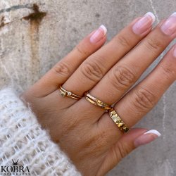 "Lucy" enkel guld ring med blgrn eller lilla sten