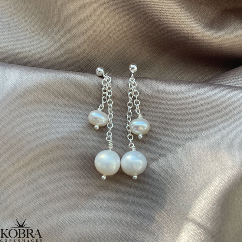 "Sierra" silver earrings with genuine freshwater pearls