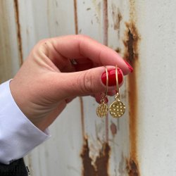 "Elizabeth" forgyldte hoops med hammerslet vedhng