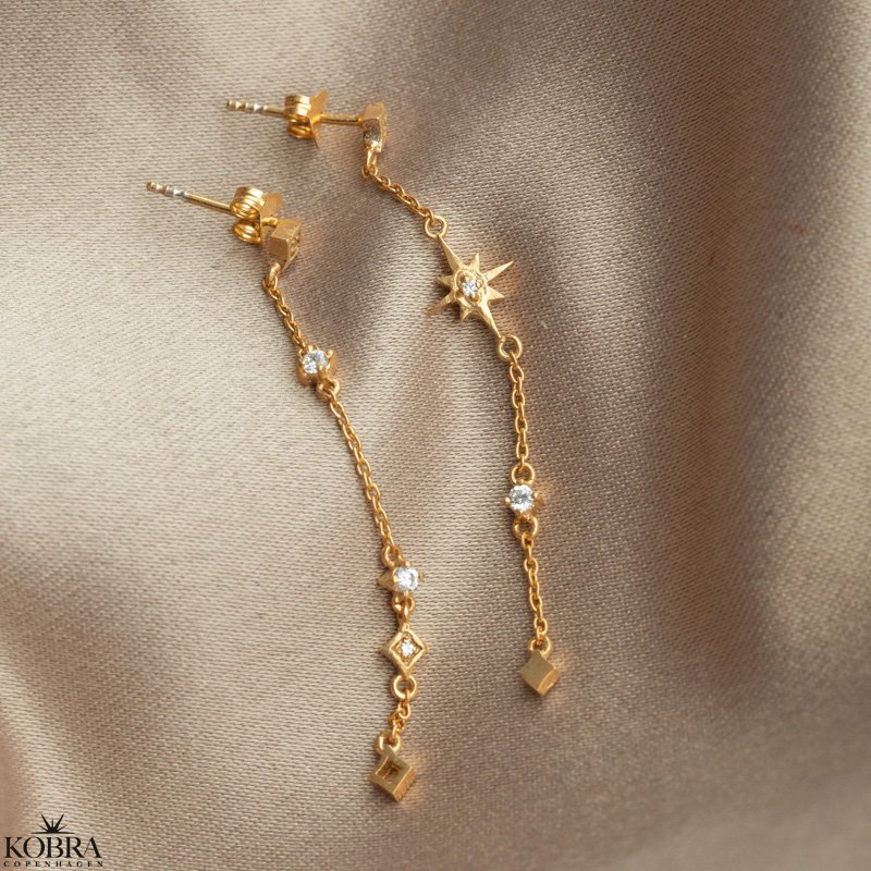 "Izzie" kdereringe i 18k forgyldt slv med stjerner og zirkonia