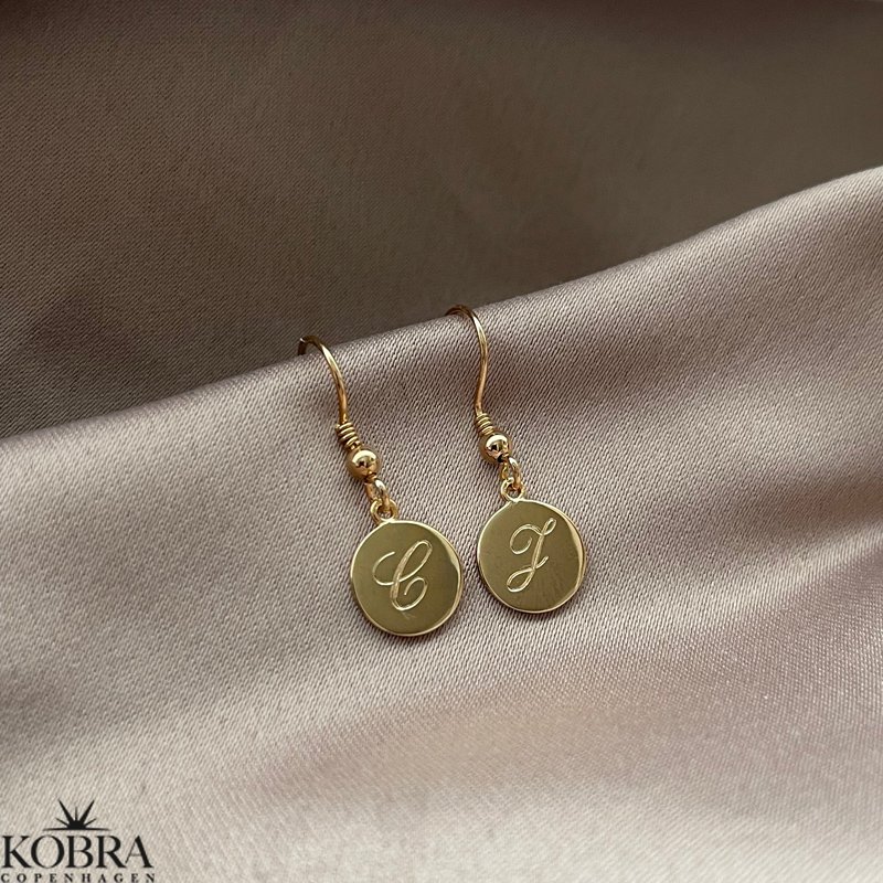 "Aliby" 18 karat forgyldte ID tag øreringe med indgravering