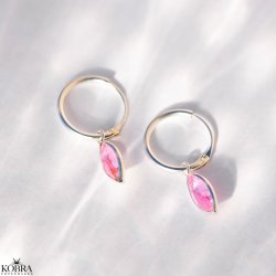"Lyra" sm slv hoops med pink glassten