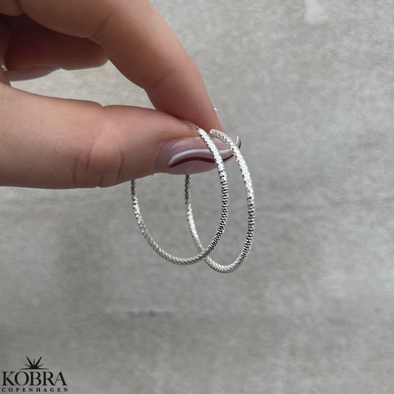 "Stacy" slv hoops med vedhng