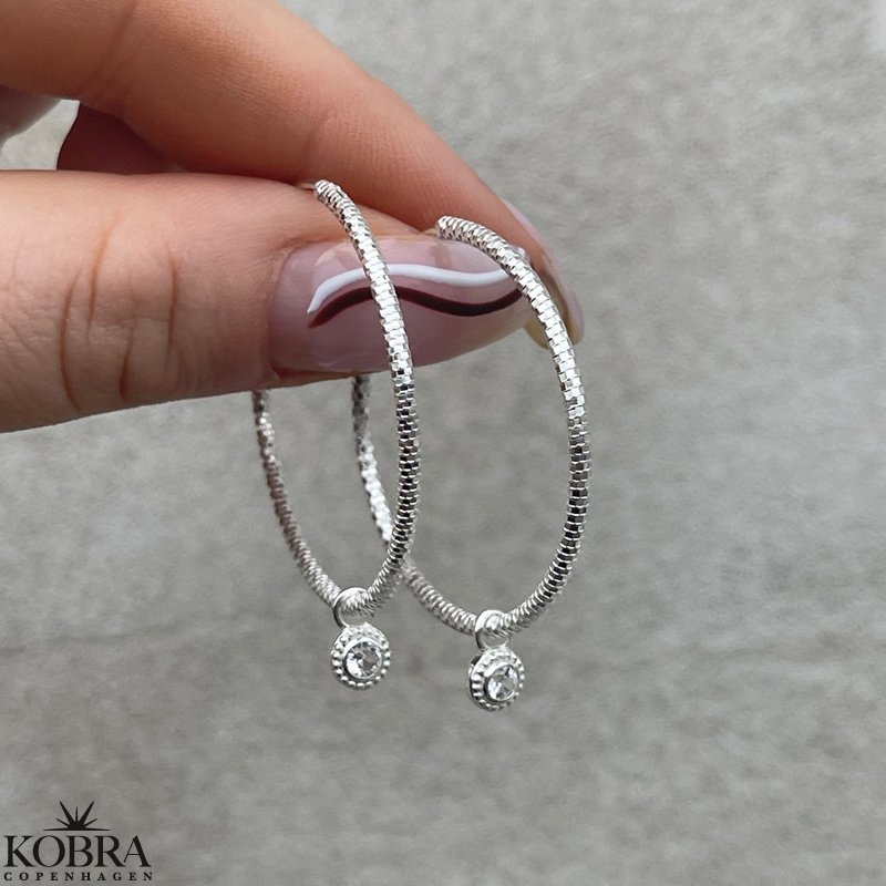 "Stacy" slv hoops med vedhng