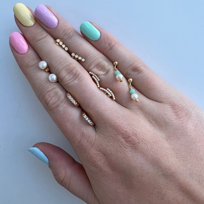 "Melissa" guld ørestikker med hvide ferskvandsperler