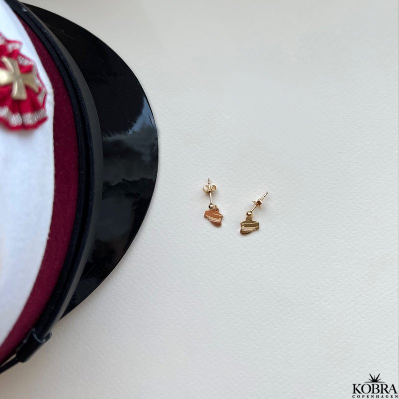 Sm hndlavet Studenterhuer reringe i guld