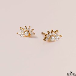 "Windy" gold ear studs in a unique design
