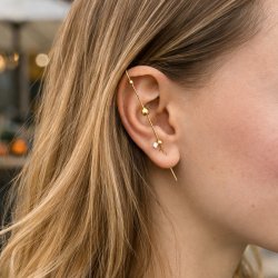 "Cayenne" earcuff / �rpinne i 18k guldpl�terat sterlingsilver med guldkulor.