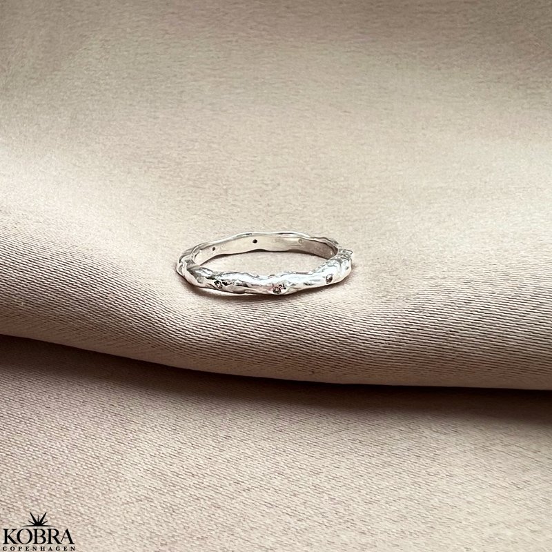 "Hailey" enkel slv ring med hvide sten