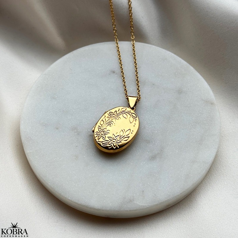 "Dahlia" guld medaljon med blomster motiv samt din personlige gravering